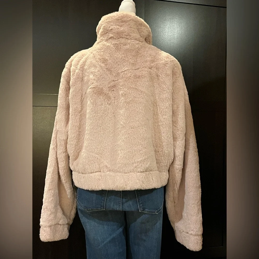 Faux fur cropped jacket. Front zipper, 2 pockets. Subtle pink. Size L. NWT - Picture 7 of 11
